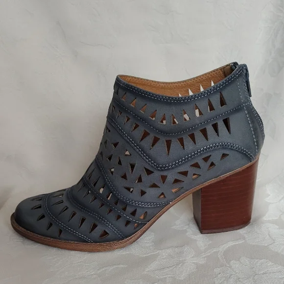 Sofft Perforated Gray Ankle Booties - Picture 9 of 13